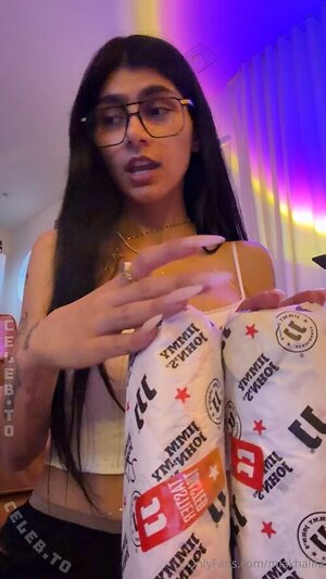Mia Khalifa photo