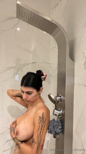 Mia Khalifa photo