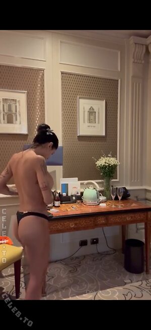 Mia Khalifa photo
