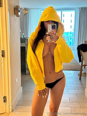 Mia Khalifa photo