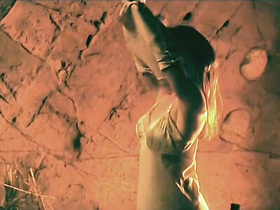 Mia Sara leaked photo #3
