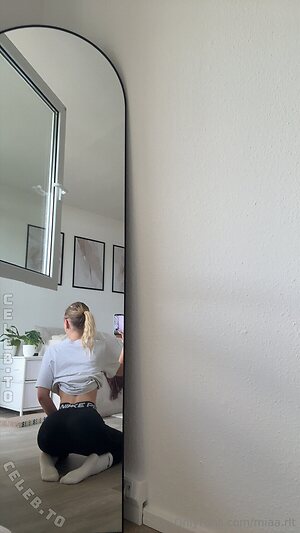Miaa.rlt leaked photo #9