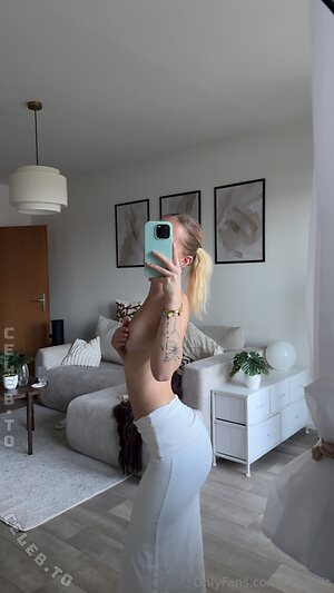 Miaa.rlt leaked photo #11