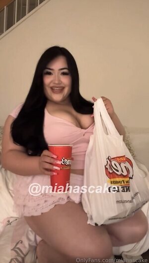miahascake ms.munchiess Mia Marie