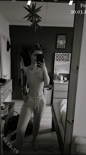 Michelle Hansen Nude Leaked Photo #2