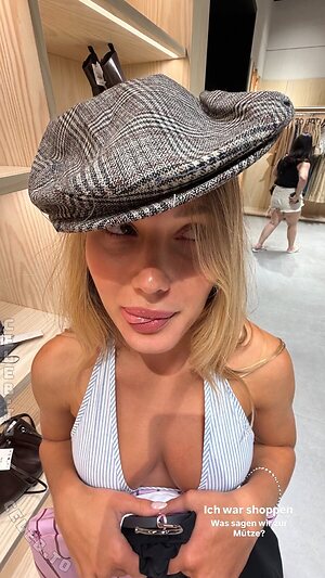 Michelle Hartmann Nude Leaked Photo #26