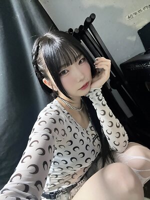 Miina Yoneda leaked photo #14