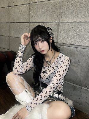 Miina Yoneda leaked photo #15