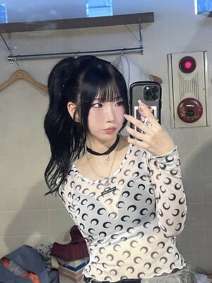 Miina Yoneda leaked photo #17