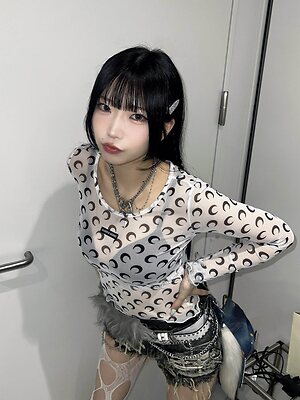Miina Yoneda leaked photo #25