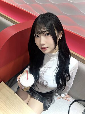 Miina Yoneda leaked photo #33
