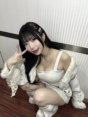 Miina Yoneda leaked photo #42