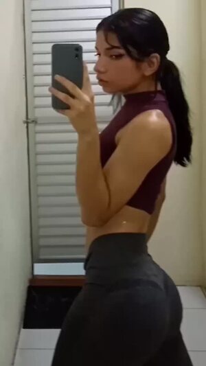 Mikaelly_amber leaked photo #3