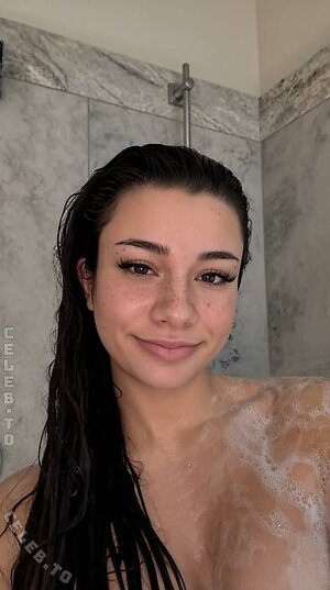 Mikayla Campinos photo