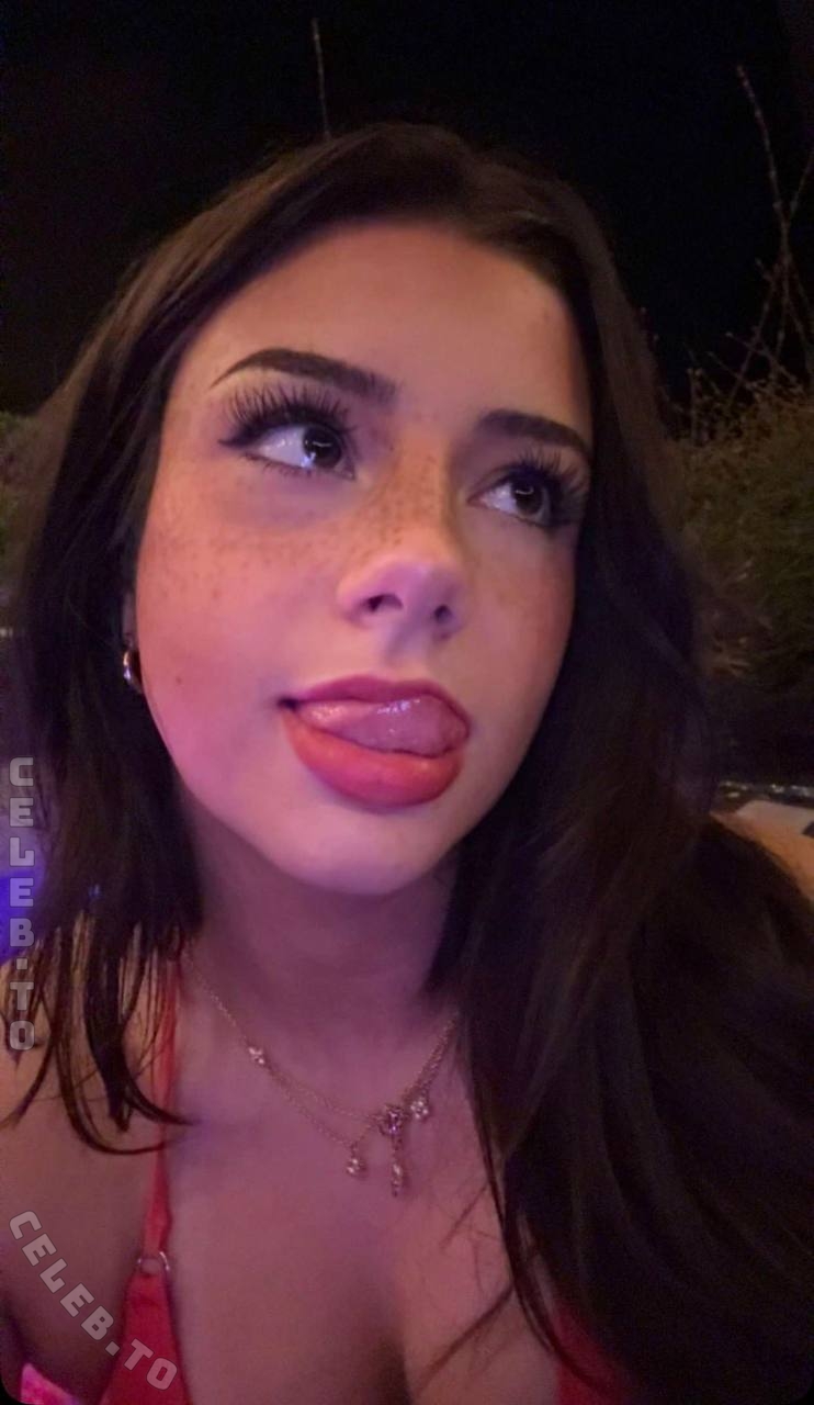 Mikayla Campinos photo