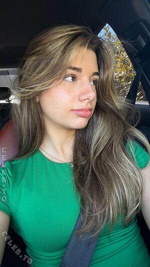 Mikayla Campinos photo