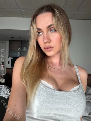 Mila Klein photo