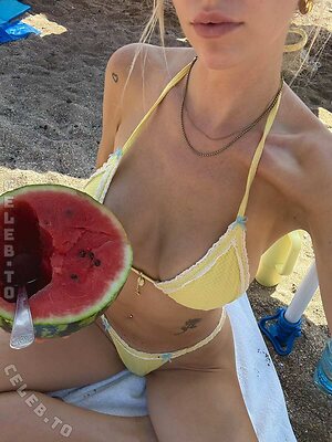 Mila Klein photo