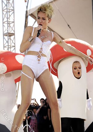 Miley Cyrus Nude Leaked Photo #6