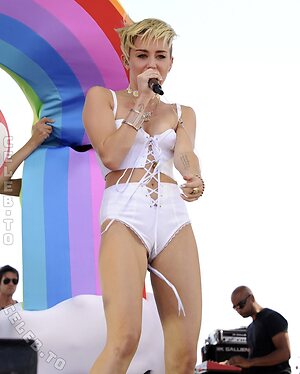 Miley Cyrus Nude Leaked Photo #9