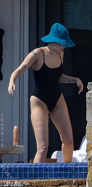 Miley Cyrus Nude Leaked Photo #37