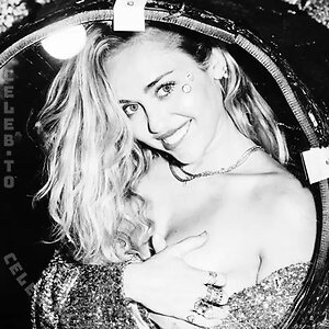 Miley Cyrus Nude Leaked Photo #71