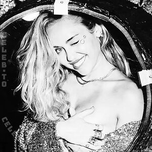 Miley Cyrus Nude Leaked Photo #72