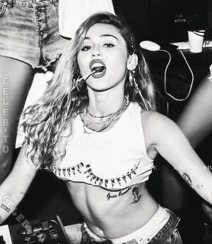 Miley Cyrus Nude Leaked Photo #74