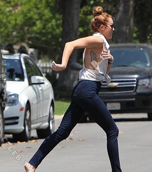 Miley Cyrus Nude Leaked Photo #95