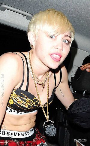Miley Cyrus Nude Leaked Photo #121