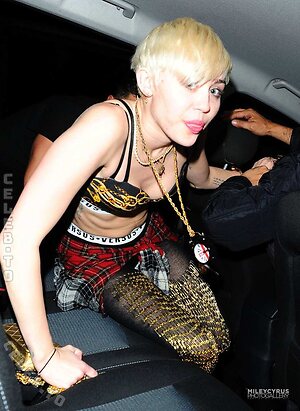 Miley Cyrus Nude Leaked Photo #123