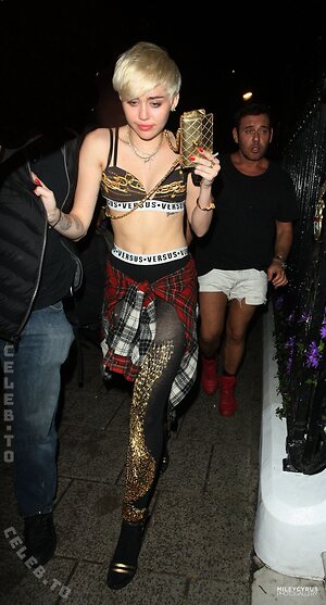 Miley Cyrus Nude Leaked Photo #124