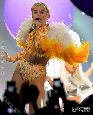 Miley Cyrus Nude Leaked Photo #130