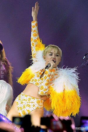 Miley Cyrus Nude Leaked Photo #134