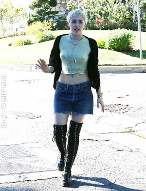 Miley Cyrus Nude Leaked Photo #160