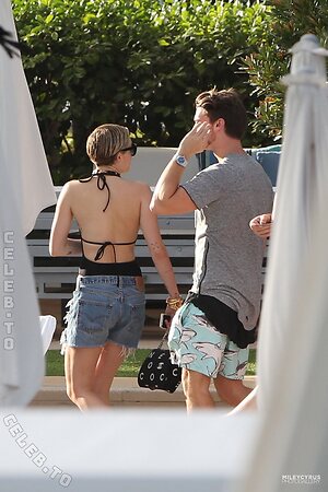 Miley Cyrus Nude Leaked Photo #166