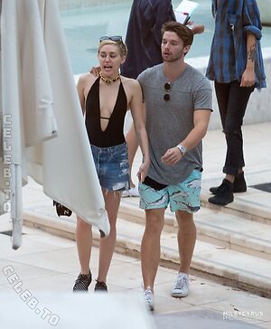 Miley Cyrus Nude Leaked Photo #170