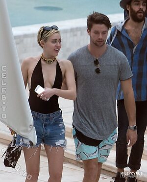 Miley Cyrus Nude Leaked Photo #171