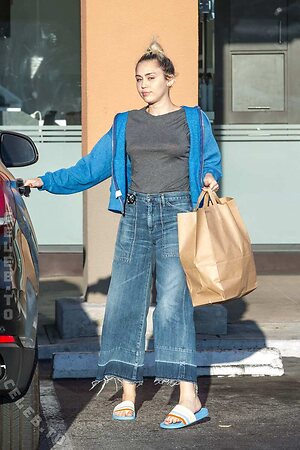 Miley Cyrus Nude Leaked Photo #204