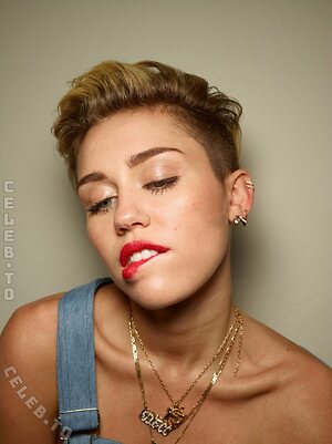Miley Cyrus Nude Leaked Photo #269