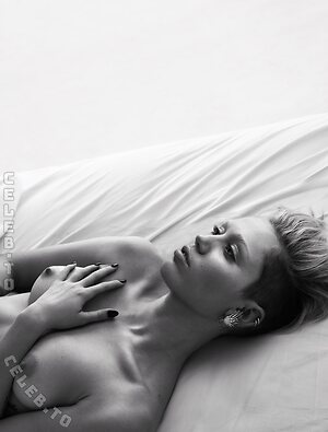 Miley Cyrus Nude Leaked Photo #421