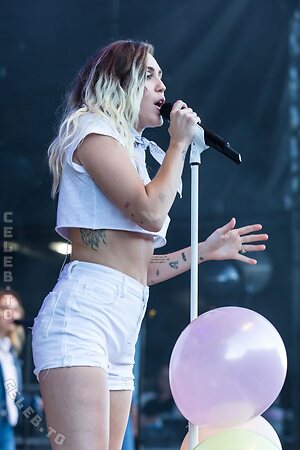 Miley Cyrus photo