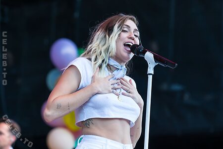 Miley Cyrus photo