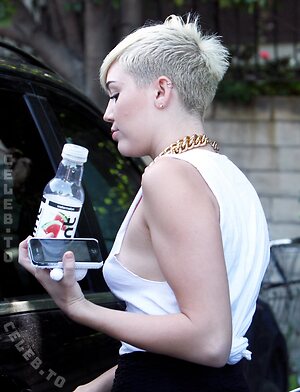 Miley Cyrus photo