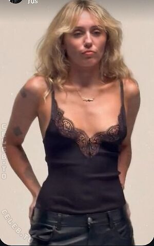 Miley Cyrus Nude Leaked Photo #798