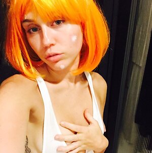 Miley Cyrus leaked photo #1018