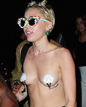 Miley Cyrus leaked photo #1019