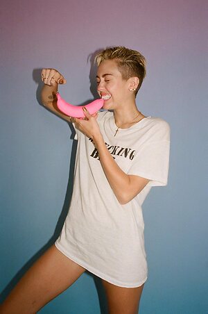 Miley Cyrus leaked photo #1025