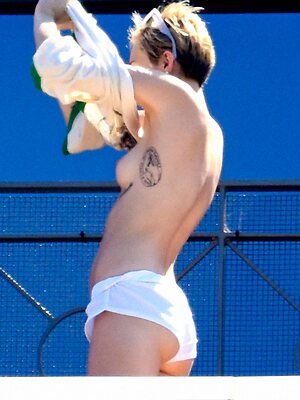 Miley Cyrus leaked photo #1039