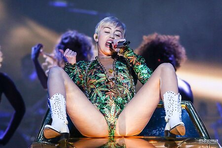 Miley Cyrus leaked photo #1212